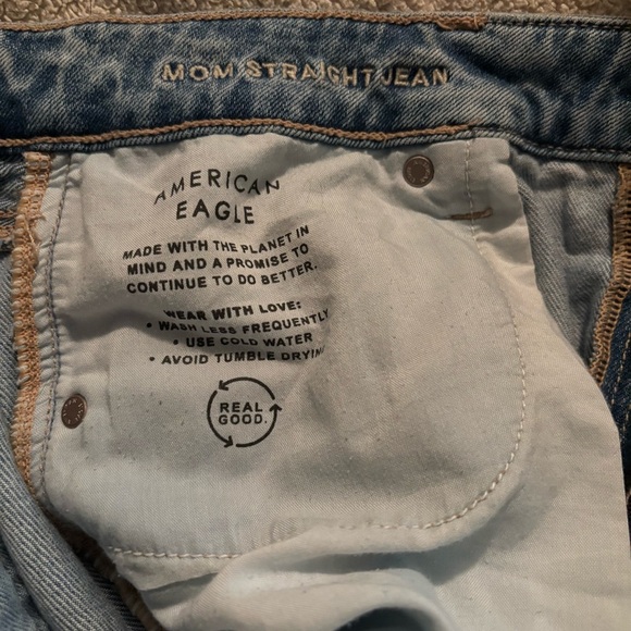 Women’s American Eagle Distressed Light Blue Jeans Size 14 “Mom Straight Leg” - Picture 5 of 6